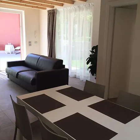 Rossa 卡瓦翁贝罗内斯